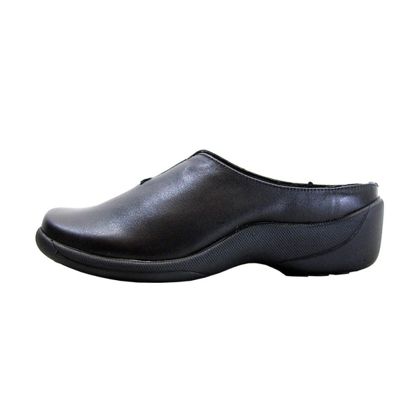 24 HOUR COMFORT Isabella Women's Wide Width Leather Clogs