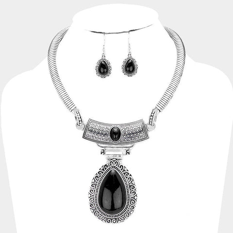 Embossed Metal Onyx Teardrop Pendant Collar Necklace