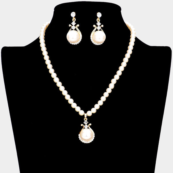 Rhinestone Trimmed Teardrop Pearl Accented Necklace