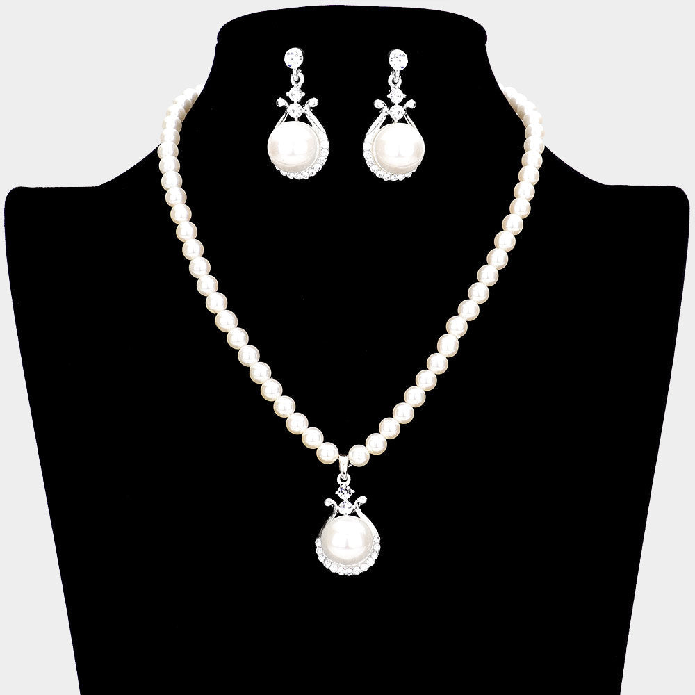 Rhinestone Trimmed Teardrop Pearl Accented Necklace