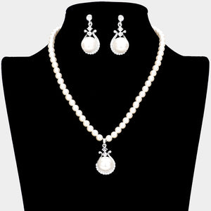 Rhinestone Trimmed Teardrop Pearl Accented Necklace