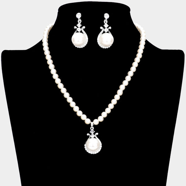 Rhinestone Trimmed Teardrop Pearl Accented Necklace