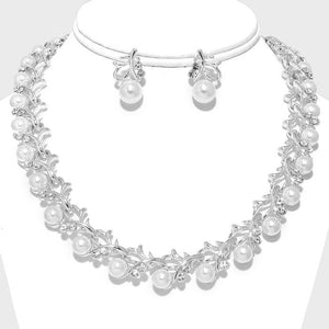 Floral Pearl Necklace